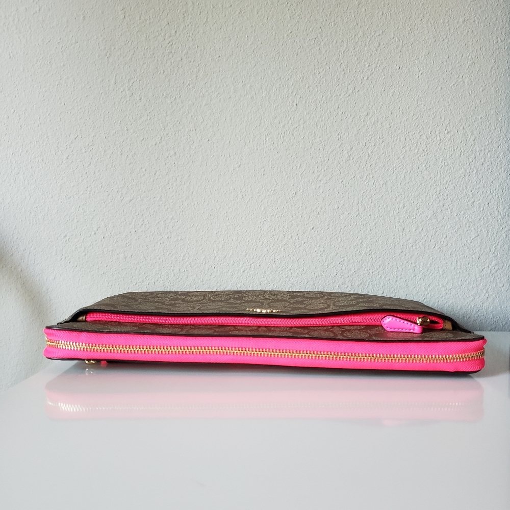 ❗SOLD❗❤Coach | Laptop Sleeve In Colorblock Signature - Picture 7 of 16
